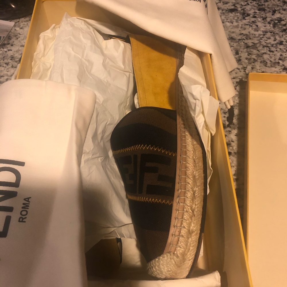 Fendi - Picture 2 of 3